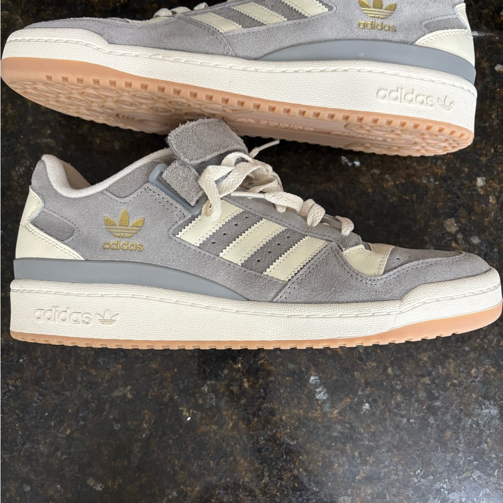 Adidas men’s low forum cream/grey/gum bottom
Size 10.5 Lace-Up Sneakers - Picture 4 of 9